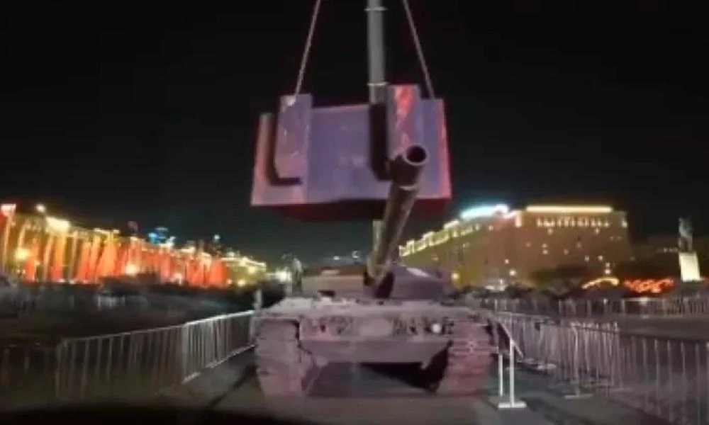 Μόσχα: Οι Ρώσοι λυγίζουν κανόνι Leopard για να «ταπεινώσουν» τη Δύση